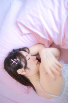 美女脱全身内衣内裤